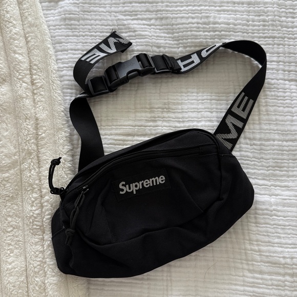 Supreme Handbags - Supreme Black Crossbody Bag